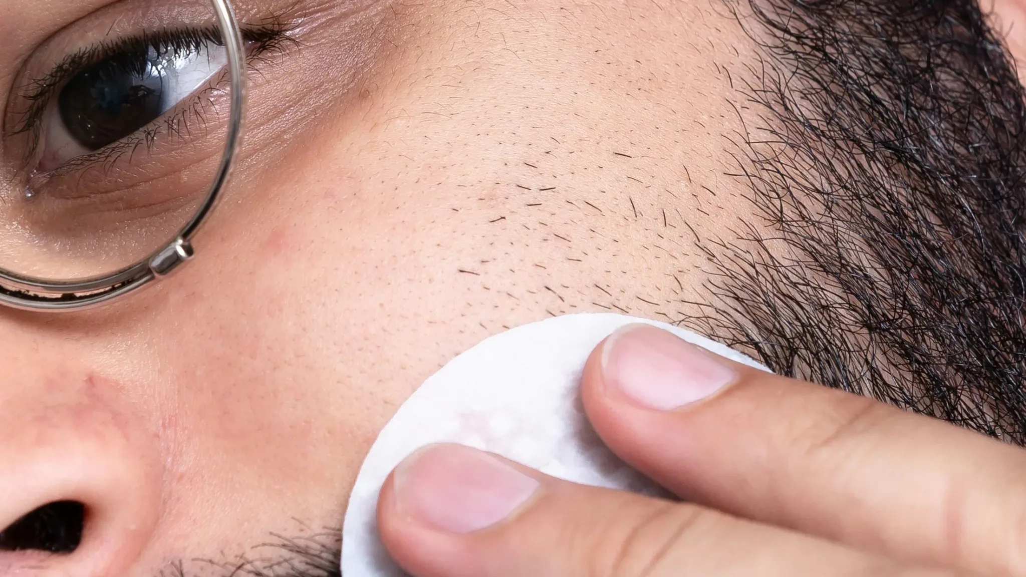 Cuidados com a Pele Masculina: Guia Completo de Rotina de Skincare para Homens
